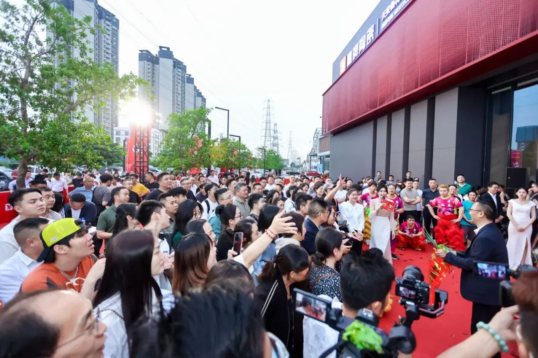 新鷹牌 創(chuàng)未來｜鷹牌新總部展廳盛大揭幕&中國(guó)瓷IP新品隆重上市！(圖2)