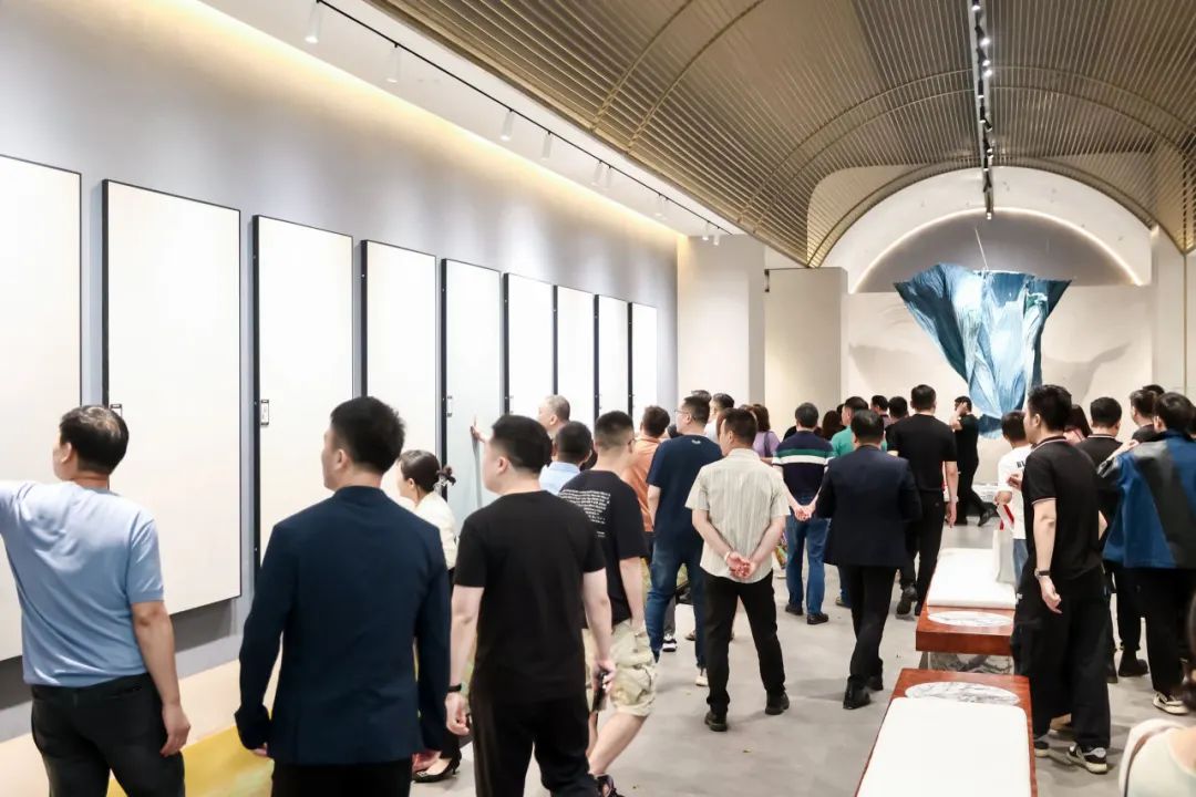 新鷹牌 創(chuàng)未來｜鷹牌新總部展廳盛大揭幕&中國(guó)瓷IP新品隆重上市！(圖10)