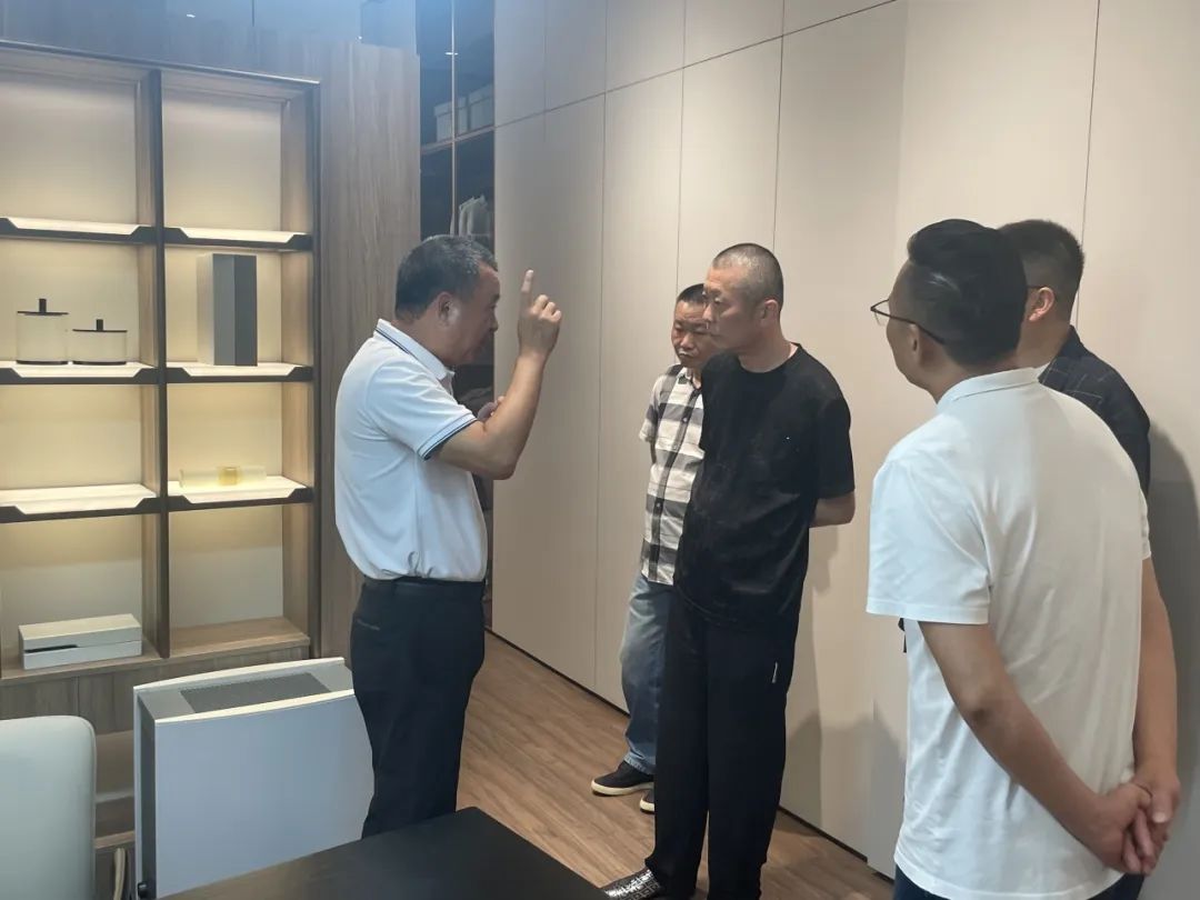 共話(huà)家居發(fā)展新趨勢(shì)｜湖南千思裝飾集團(tuán)張董一行蒞臨鷹牌總部參觀交流(圖3)