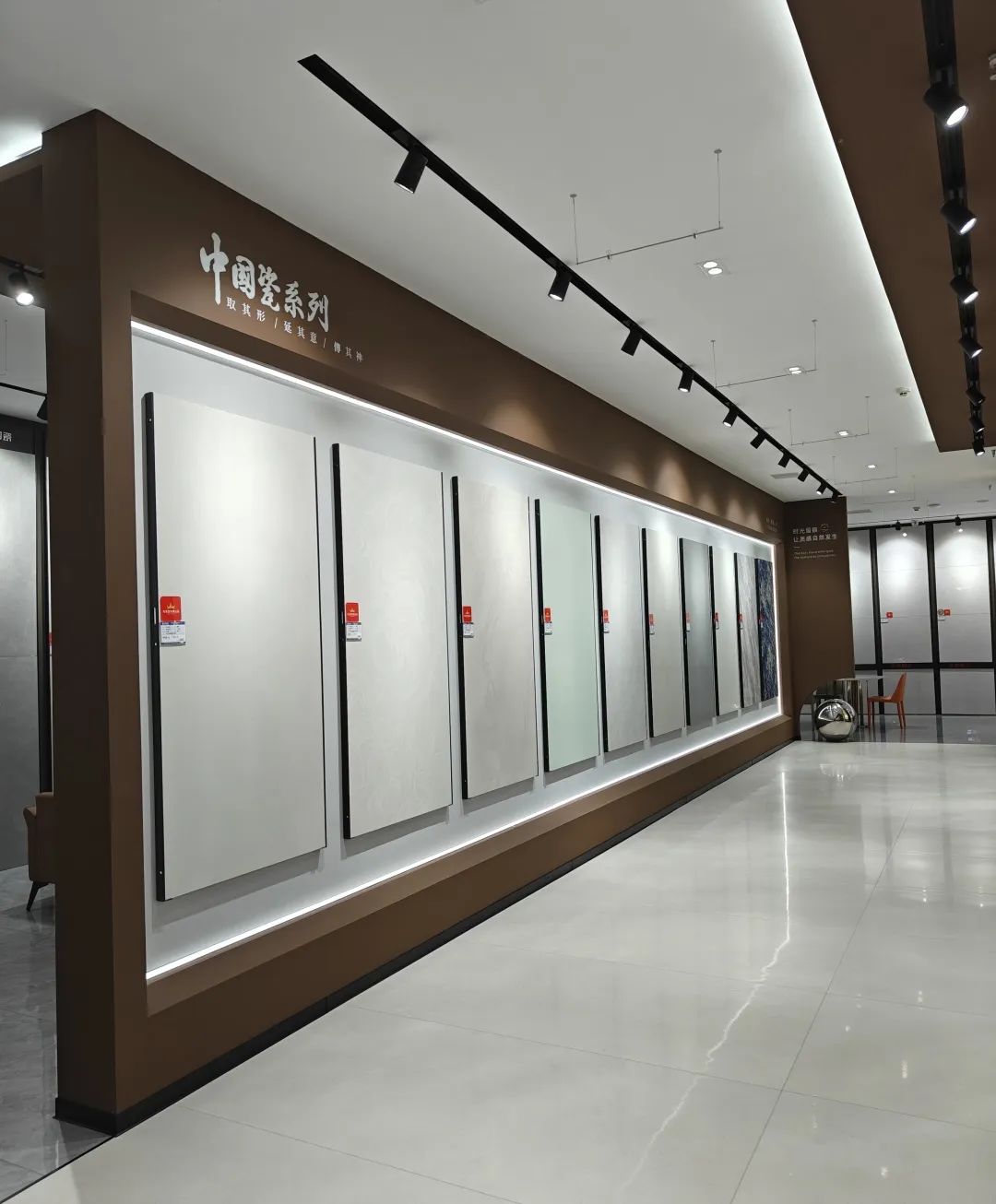 鷹牌50周年 門店風采｜河南駐馬店鷹牌旗艦店，讓雅致成為生活的底色(圖7)