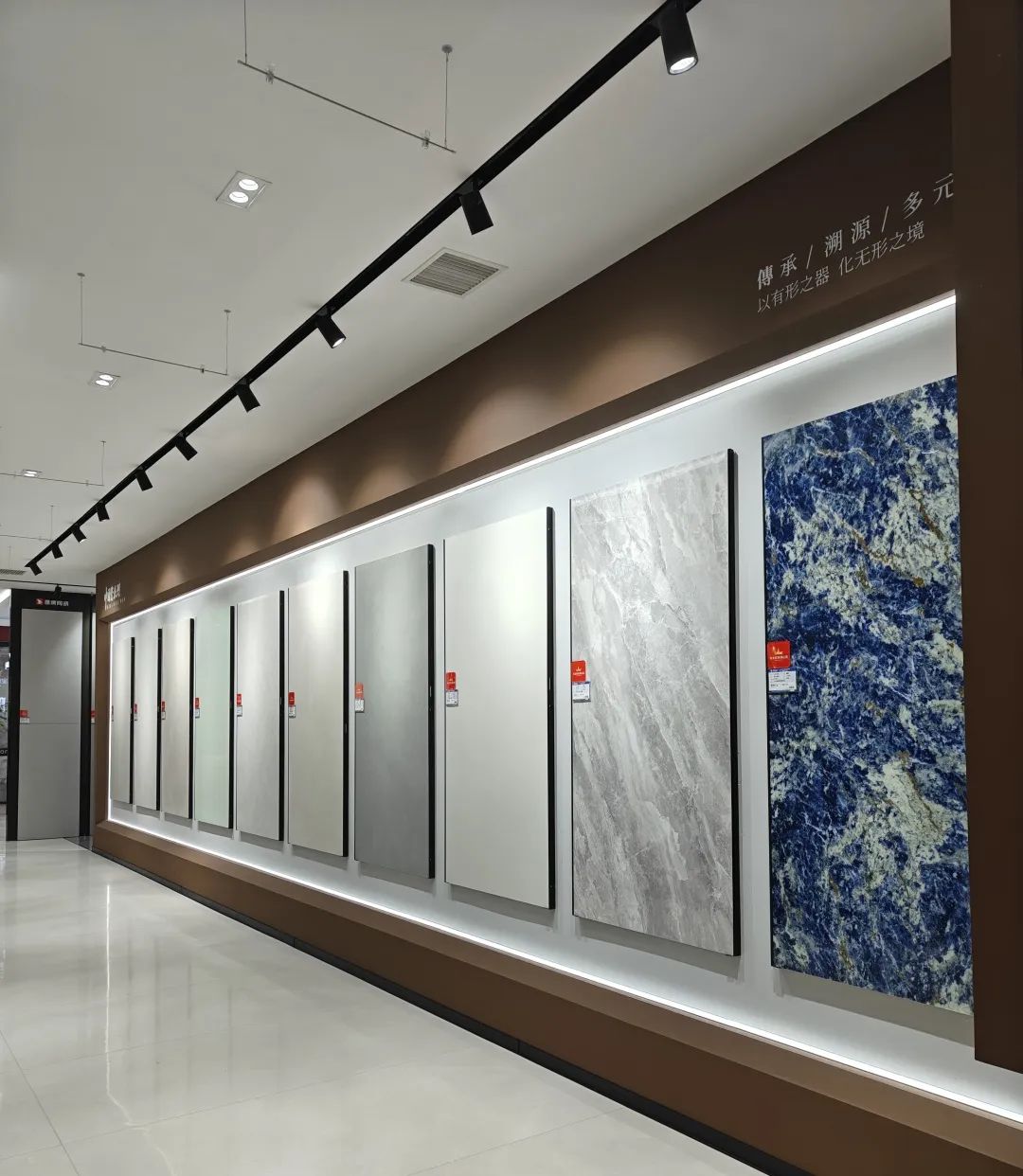 鷹牌50周年 門店風采｜河南駐馬店鷹牌旗艦店，讓雅致成為生活的底色(圖18)