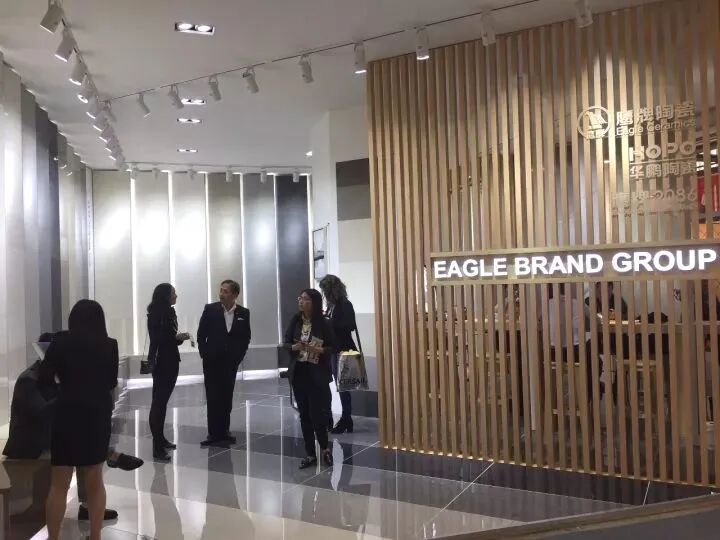 榮譽加冕|鷹牌陶瓷榮獲“2024年陶瓷十大品牌”大獎(圖6) 榮譽加冕|鷹牌陶瓷榮獲“2024年陶瓷十大品牌”大獎(圖6)