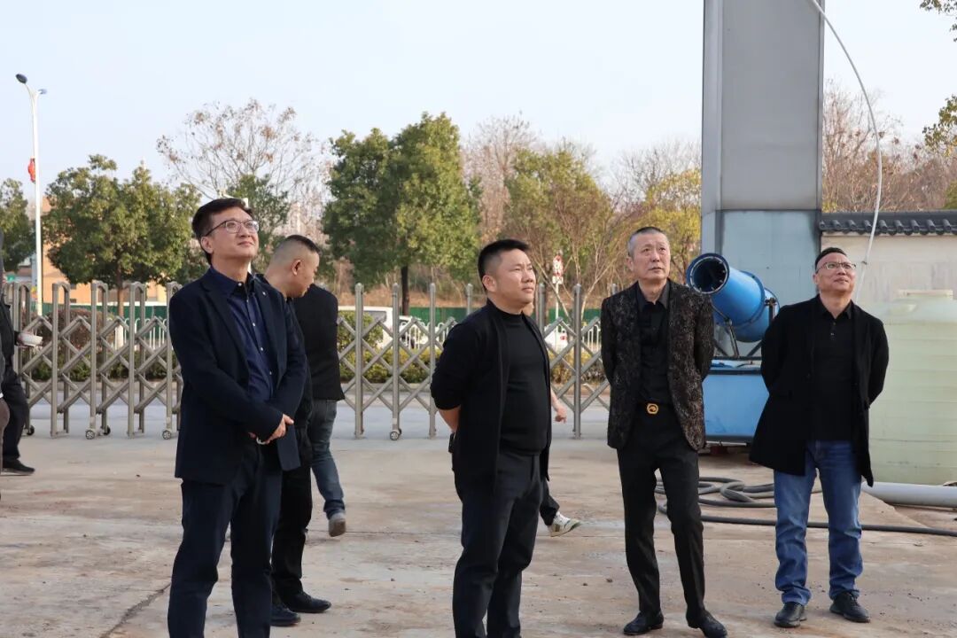 交流互進(jìn) 共謀發(fā)展｜鷹牌集團(tuán)赴千思裝飾考察交流，共話行業(yè)發(fā)展新趨勢(shì)