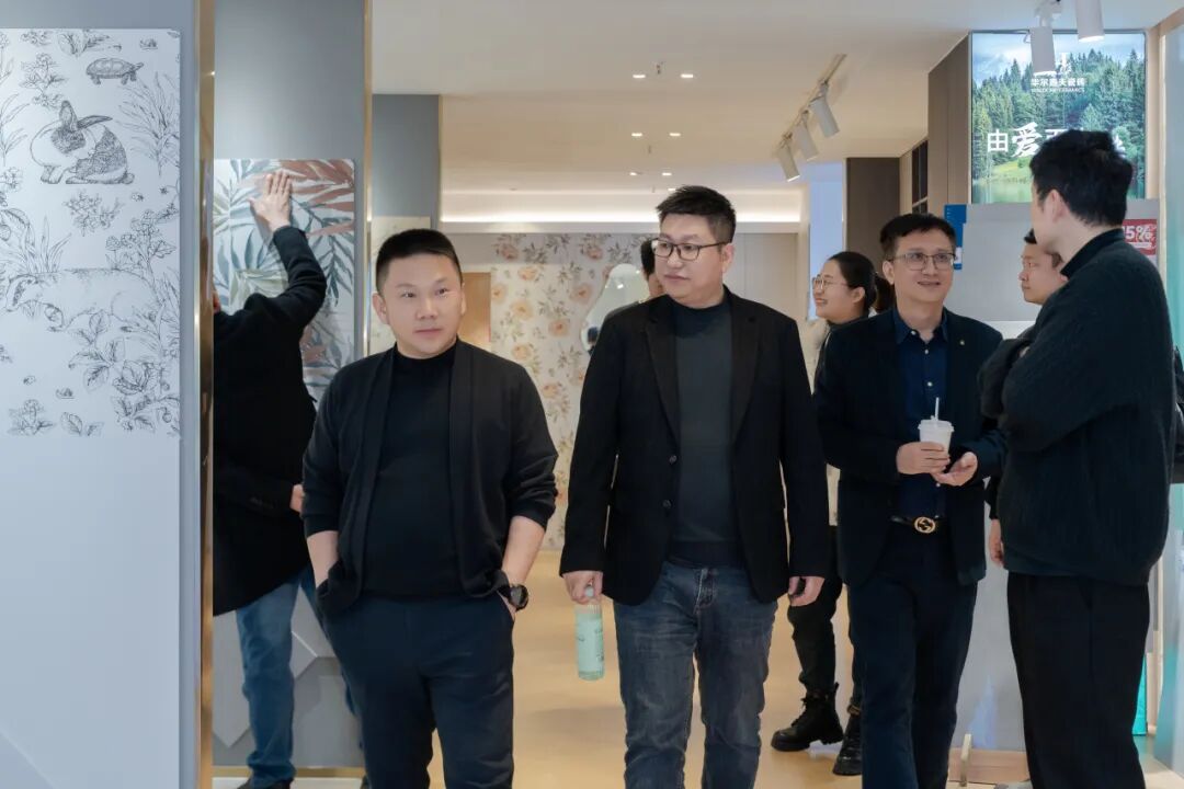 交流互進 共謀發(fā)展｜鷹牌集團赴千思裝飾考察交流，共話行業(yè)發(fā)展新趨勢(圖10)