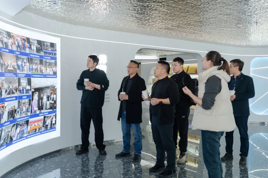 交流互進 共謀發(fā)展｜鷹牌集團赴千思裝飾考察交流，共話行業(yè)發(fā)展新趨勢(圖7)