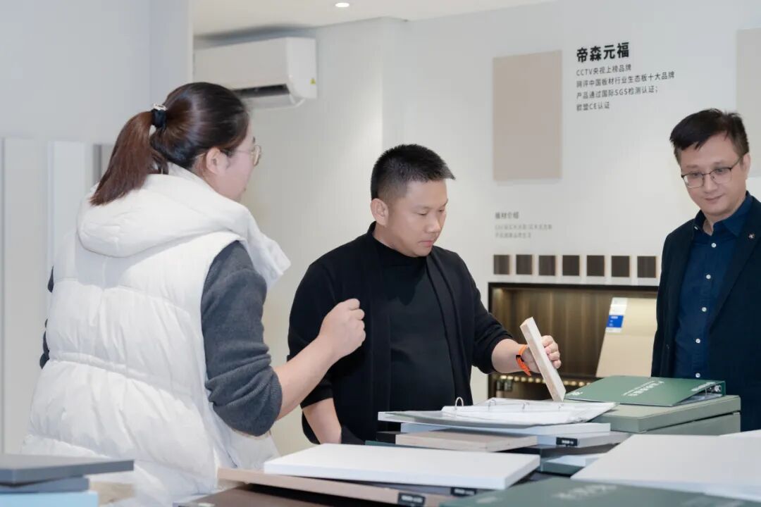 交流互進 共謀發(fā)展｜鷹牌集團赴千思裝飾考察交流，共話行業(yè)發(fā)展新趨勢(圖8)