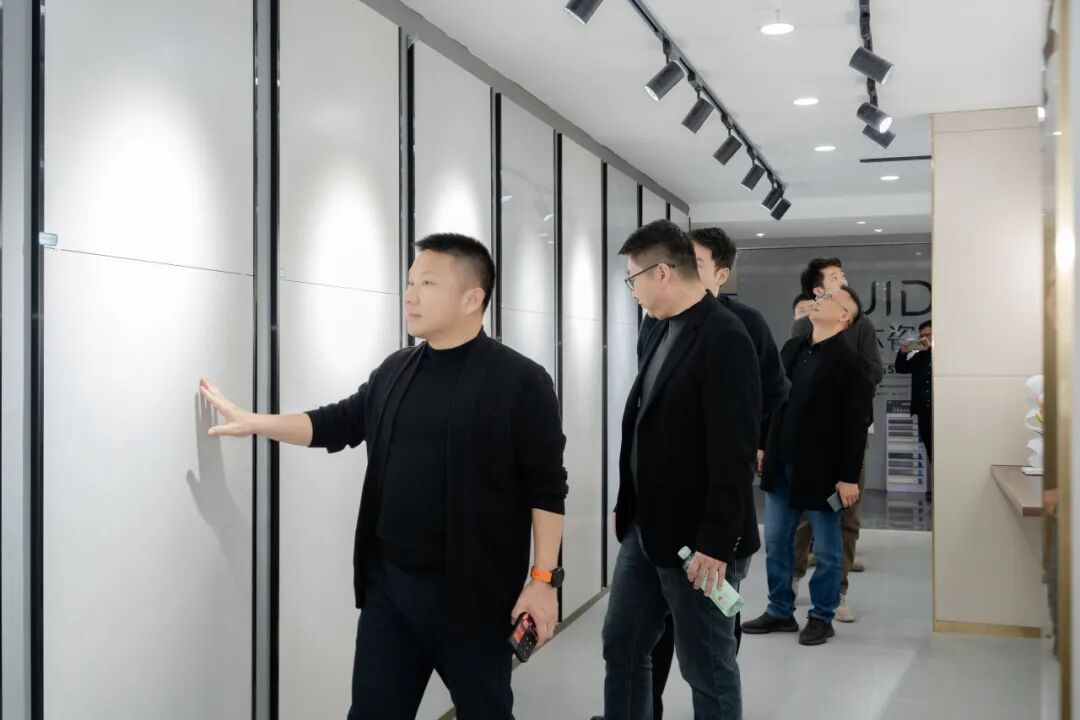 交流互進 共謀發(fā)展｜鷹牌集團赴千思裝飾考察交流，共話行業(yè)發(fā)展新趨勢(圖11)