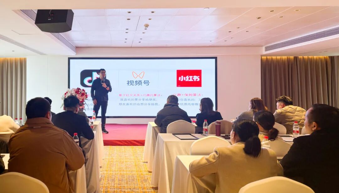 破局搶單 決勝終端 | 2025鷹牌陶瓷區(qū)域培訓暨聯(lián)動啟動大會——川渝站圓滿舉行(圖4) 破局搶單 決勝終端 | 2025鷹牌陶瓷區(qū)域培訓暨聯(lián)動啟動大會——川渝站圓滿舉行(圖4)