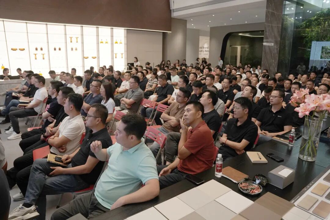 鷹牌新材 · 舊改專家 | 鷹牌新材全新戰(zhàn)略正式啟動(dòng)(圖9) 鷹牌新材 · 舊改專家 | 鷹牌新材全新戰(zhàn)略正式啟動(dòng)(圖9)