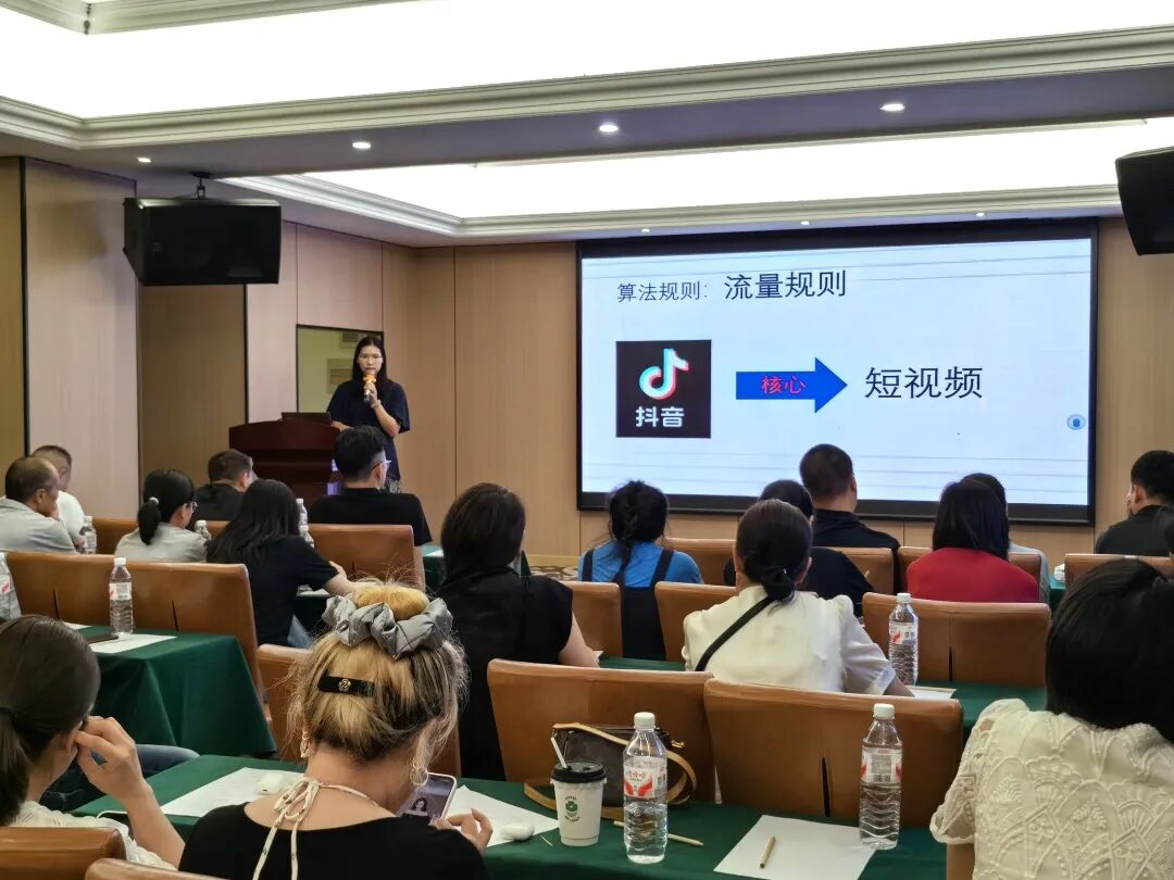 終端賦能 聚力增長｜鷹牌陶瓷華東二區(qū)2025年區(qū)域營銷會(huì)議順利舉辦！(圖17)