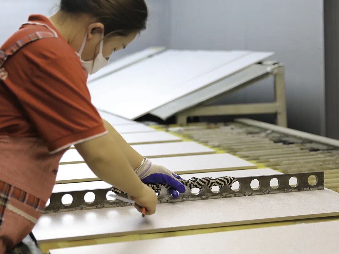 再添榮譽(yù)|鷹牌陶瓷榮獲2025中國(guó)陶瓷質(zhì)造百?gòu)?qiáng)！(圖8)