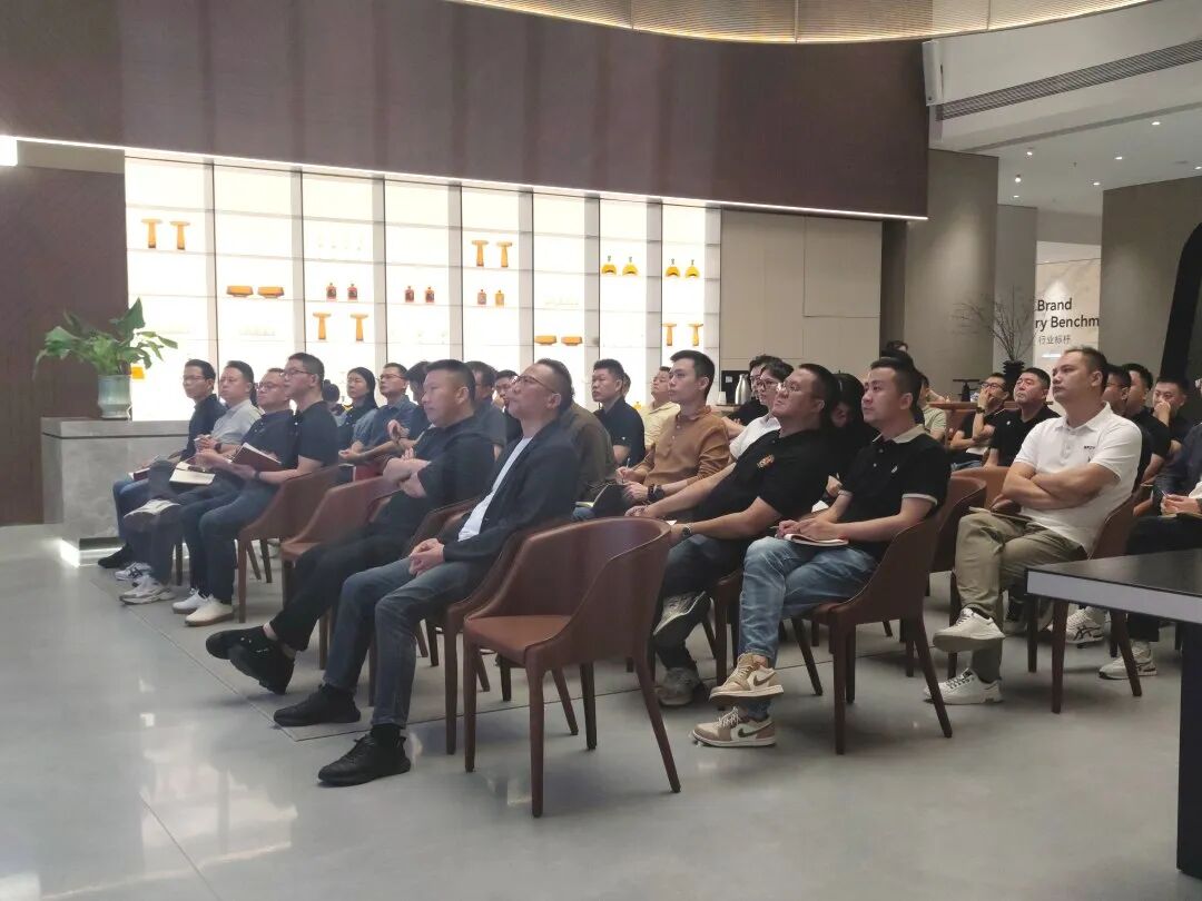 聚勢增長 再啟新程|2025年鷹牌集團(tuán)營銷會議順利舉行(圖2) 聚勢增長 再啟新程|2025年鷹牌集團(tuán)營銷會議順利舉行(圖2)